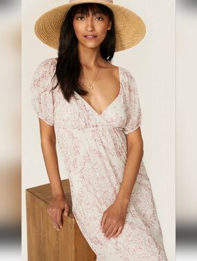 Slate & Willow for Revolve Pink Blush. Cottage  Floral Print Midi Dress Slate Lg